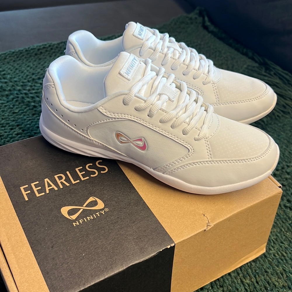 Nfinity Fearless Shoe White size 6